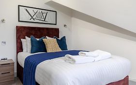 Cozy And Stylish 2 Bedroom Flat In Greater London