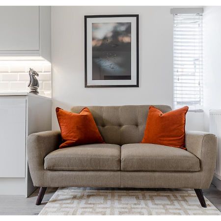 Cozy And Stylish 2 Bedroom Flat In Greater London Exterior photo