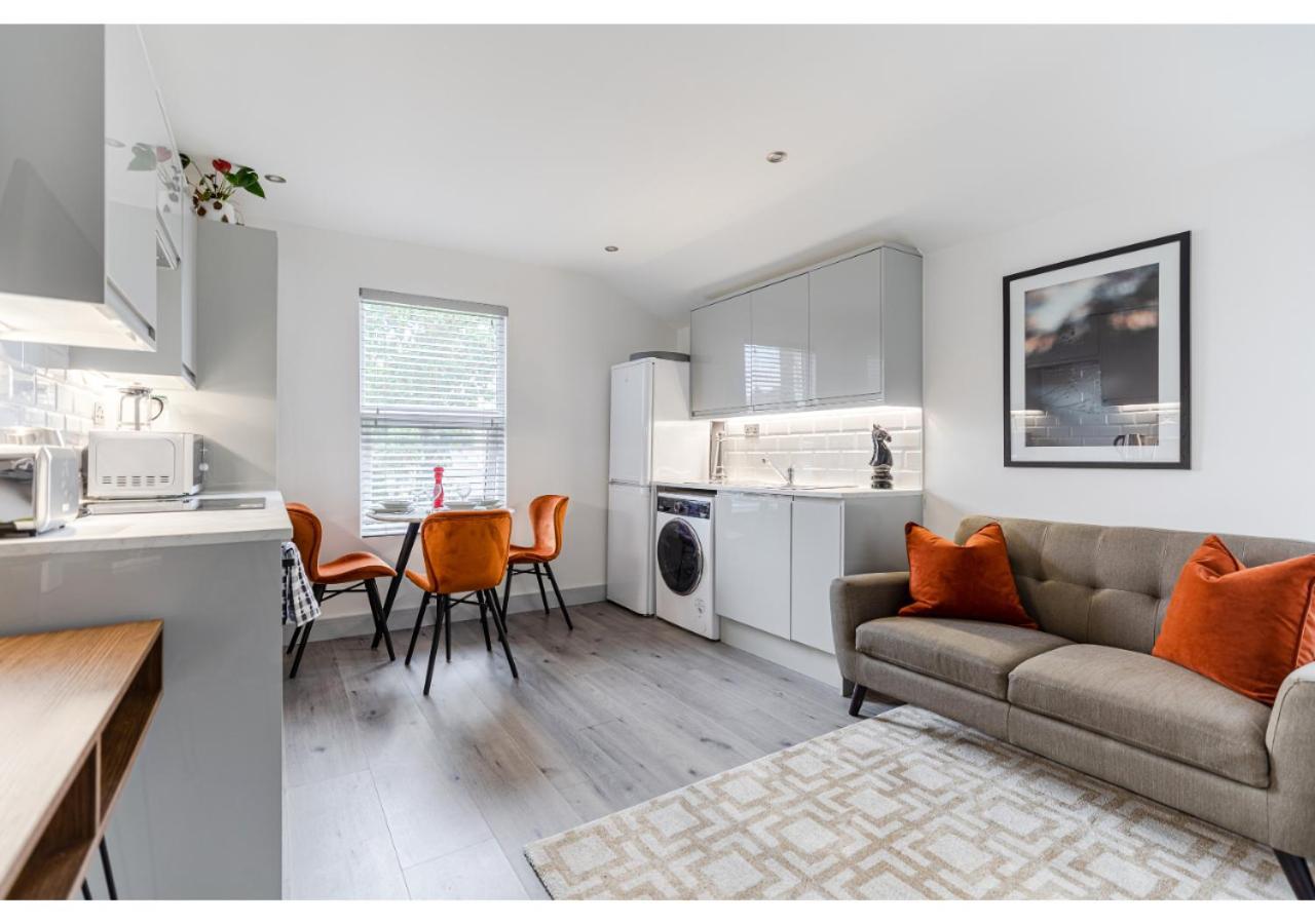 Cozy And Stylish 2 Bedroom Flat In Greater London Exterior photo
