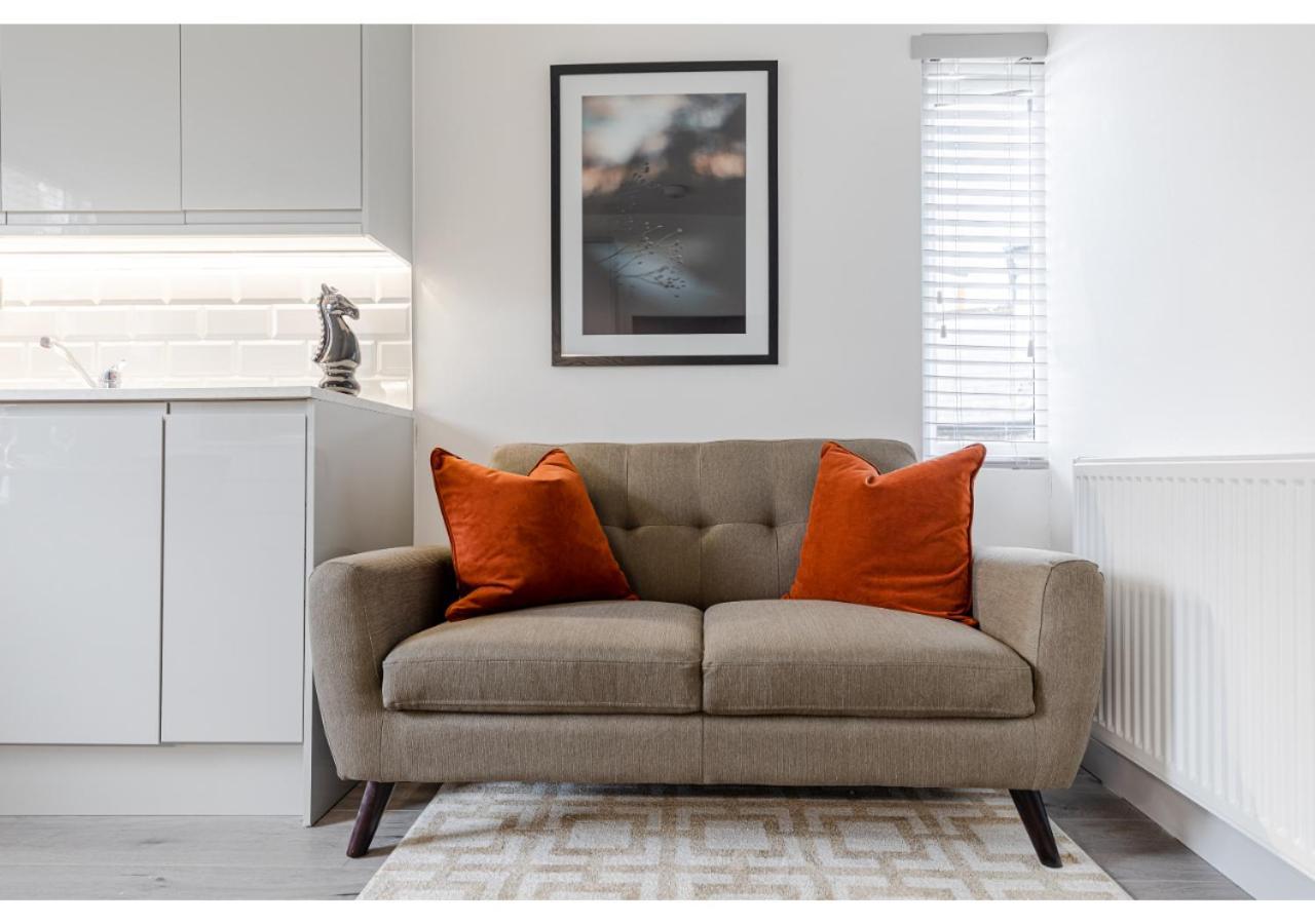 Cozy And Stylish 2 Bedroom Flat In Greater London Exterior photo