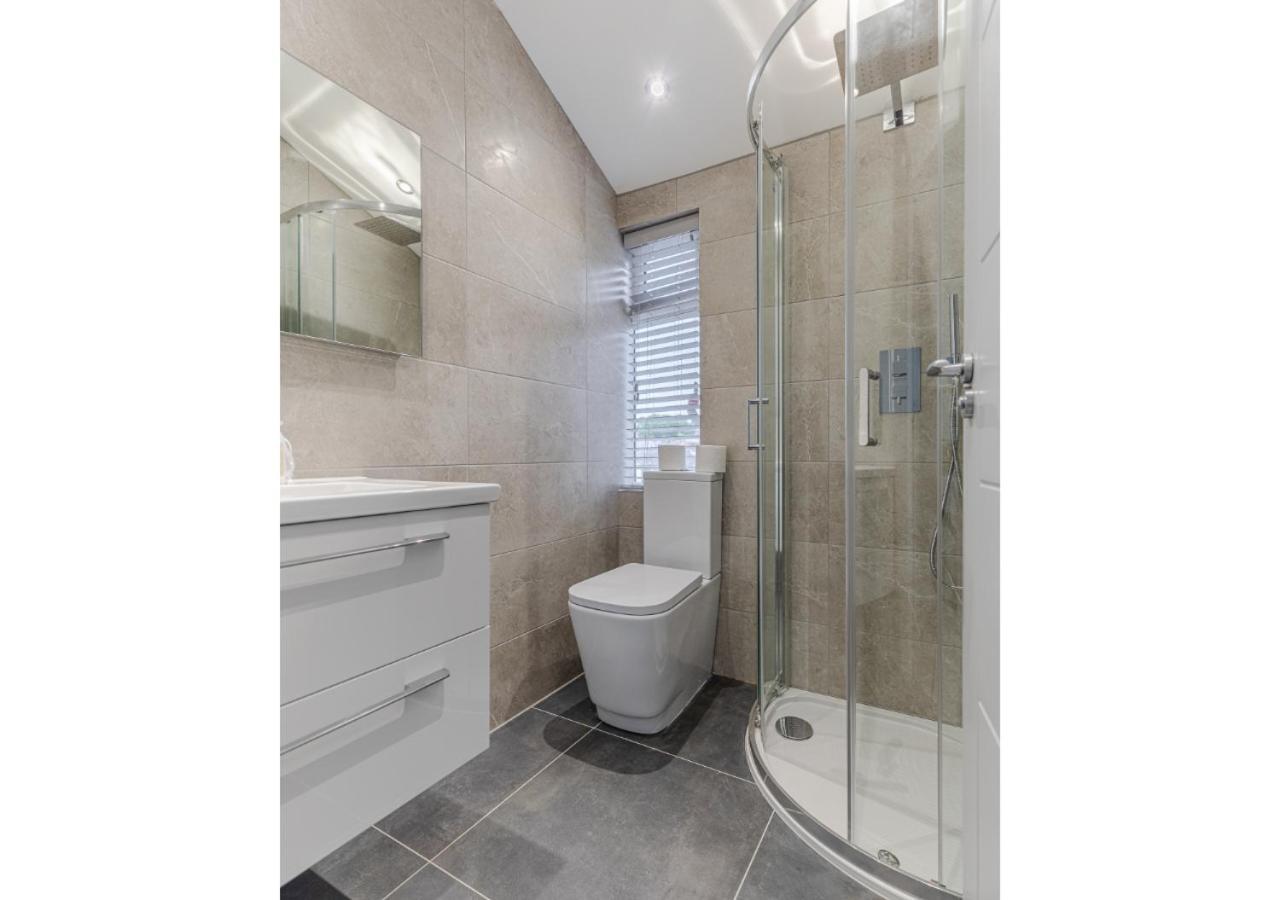 Cozy And Stylish 2 Bedroom Flat In Greater London Exterior photo