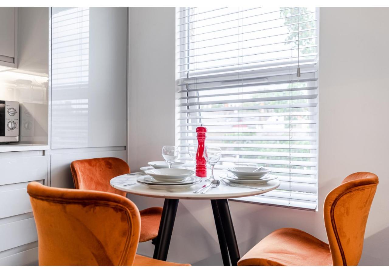 Cozy And Stylish 2 Bedroom Flat In Greater London Exterior photo