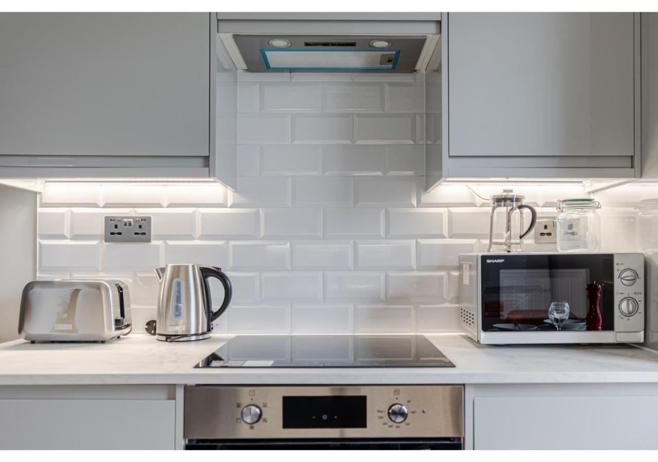 Cozy And Stylish 2 Bedroom Flat In Greater London Exterior photo
